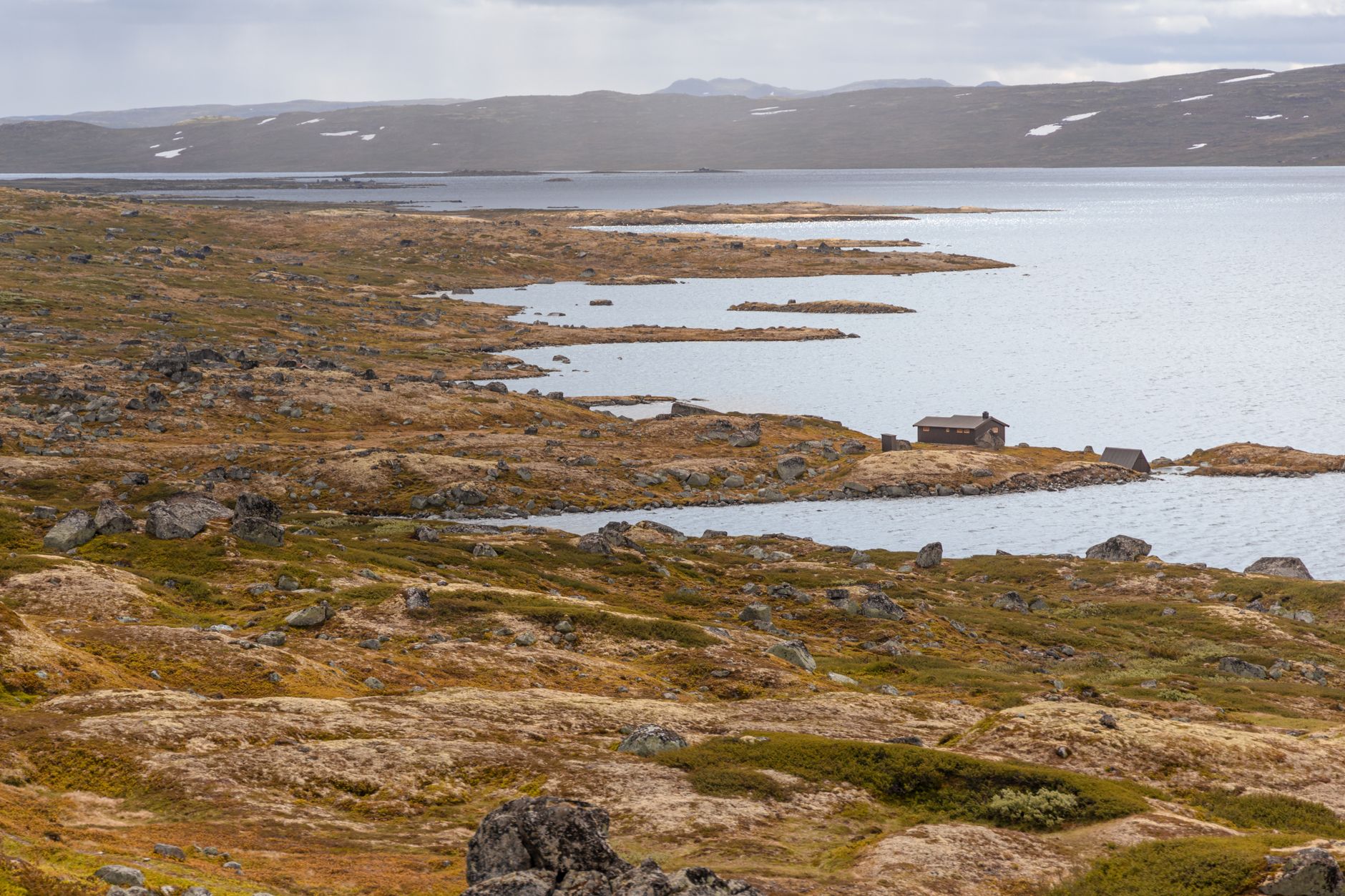 Secluded Norwegian architectural hut on water edge